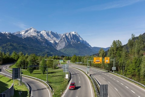 Federal road B2 at the tunnel exit of Farchant and the town entrance of Garmisch-Partenkirchen