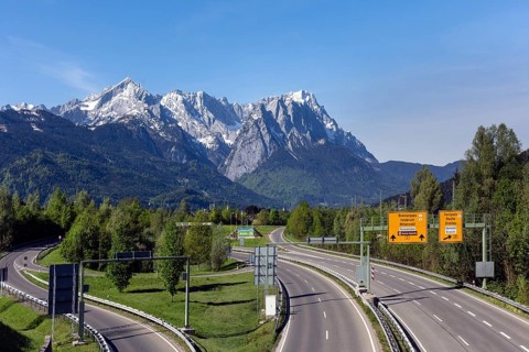 Federal road B2 at the tunnel exit of Farchant and the town entrance of Garmisch-Partenkirchen