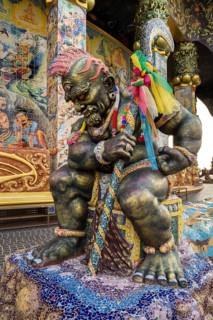 Yaksa statue