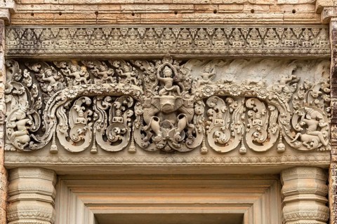 Relief detail on the lintel at the central Prasat