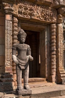 Guardian of sandstone at the south entrance of the Prang