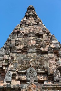 Figures of sandstone on the south side of the prang