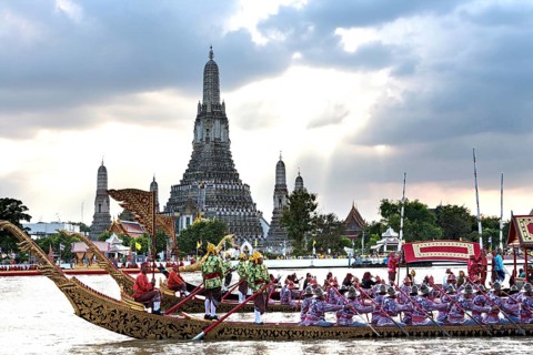 Royal barge procession