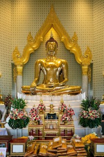 Wat Traimit Temple