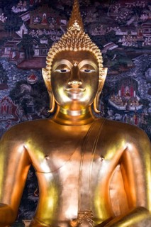 Phra Si Sakyamuni Buddha in Wihan Luang Hall