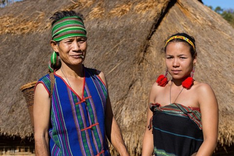 Phnong man and woman in traditional costume