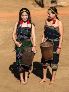 Phnong women in traditional costume