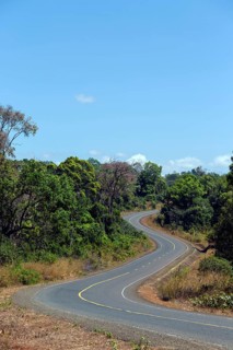 Curvy road in Ou Reang