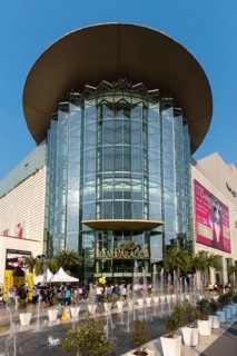 Siam Paragon shopping mall with fountain in front of the glass facade