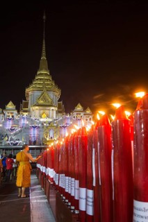 Illuminated Phra Maha Mondop of the Wat Traimit temple