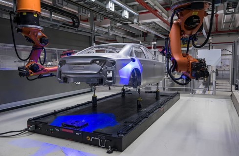 Bodywork of an Audi A8 sedan in the measuring cell