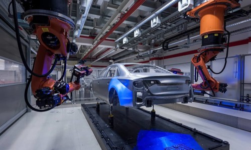 Bodywork of an Audi A8 sedan in the measuring cell