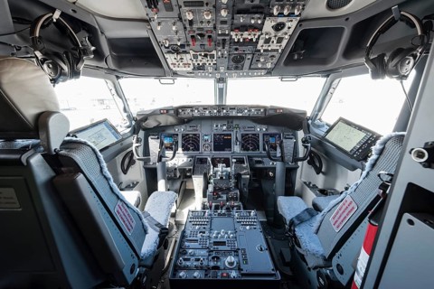 Cockpit of a Boeing 737-800 of the Transavia airline