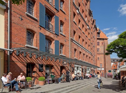 Sidewalk restaurants