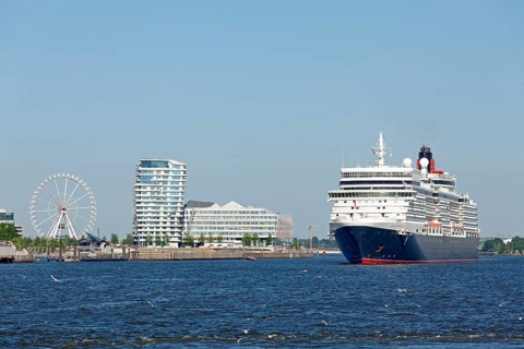 Cruise ship Queen Elizabeth
