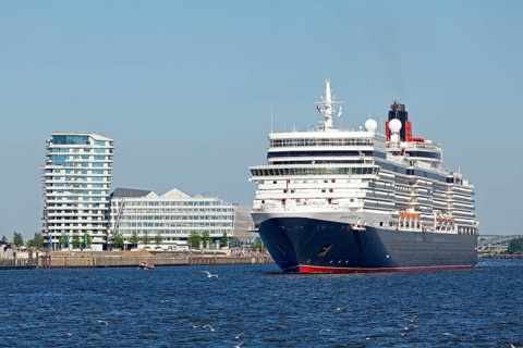 Cruise ship Queen Elizabeth