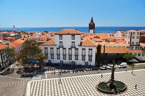 View of the town hall square and the Se Catedral de Nossa Senhora da Assuncao