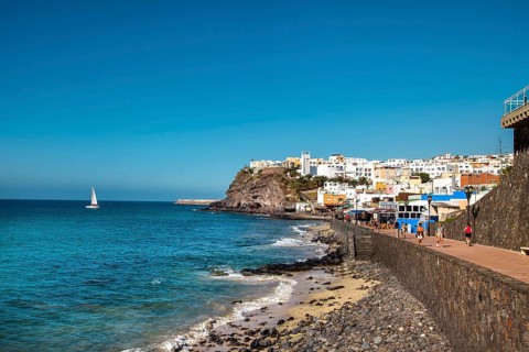 Historic centre with promenade
