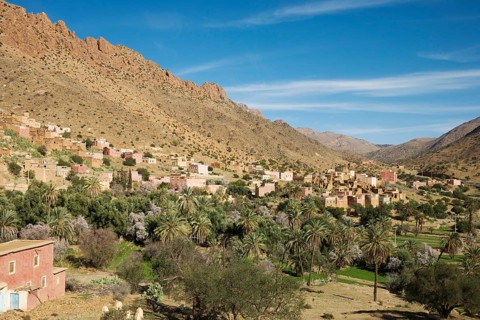 The Ameln villages are built on the lower slopes of the Djebel El Kest