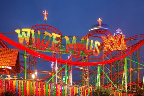 Wild Mouse ride on the fun fair Bremer Freimarkt at dusk