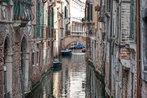 Canal with boats in the San Polo district