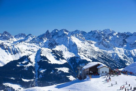 Skiers at the Ifenbahn