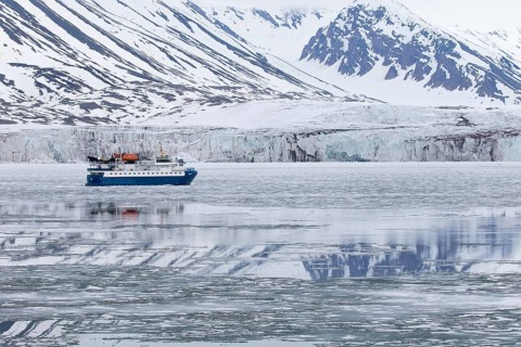 Ship in front of the Monaco glacier