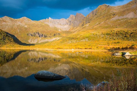 Mountains reflected in lake Keilvatnet