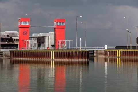 Scharnebeck twin ship lift