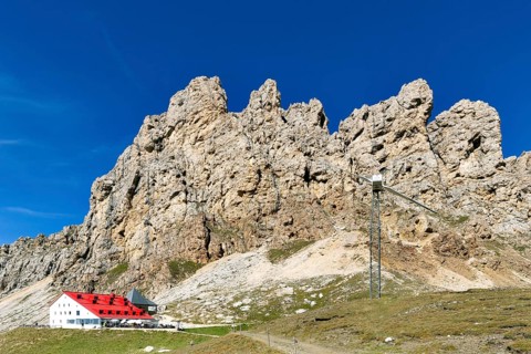 Tierser-Alpl-Hutte mountain hut below the Rosszahne