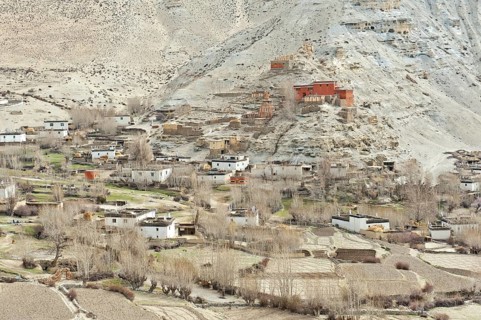 The village of Geling with the Tashi Choling Gompa