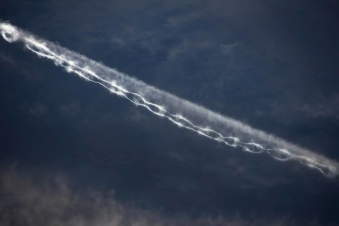 Contrails with interruptions