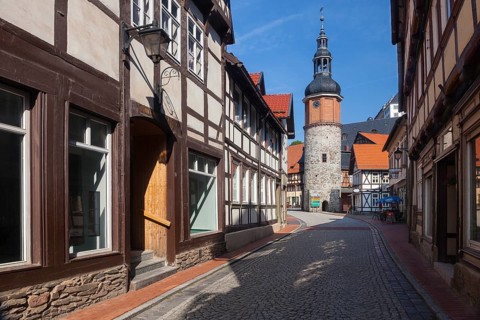 Niedergasse alley with Saigerturm tower