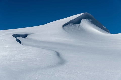 Snow drift with snow cornice