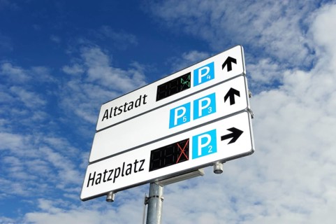 Electronic parking guidance system