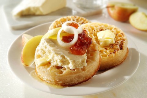 Traditional English crumpets and Wensleydale cheese with chutney
