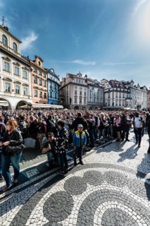 Crowd of people in front of the Old Town City Hall