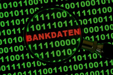 Binary code with the word 'Bankdaten'