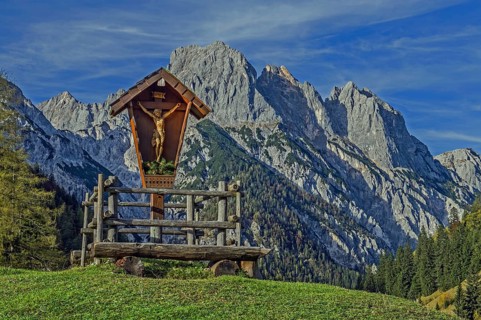 Wayside cross near Hirschbichl