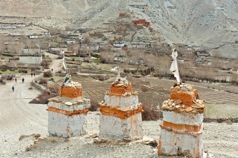 Three chorten