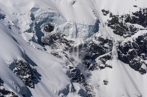 Snow slide on Piz Palu
