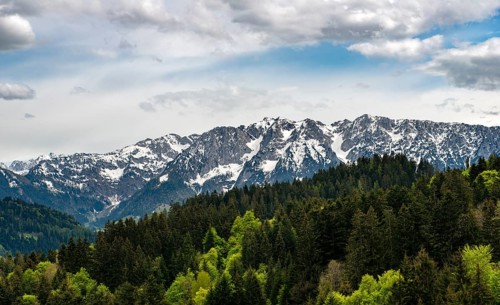 Snow-covered mountain range Zahmer Kaiser seen from the hiking trail to Spitzstein