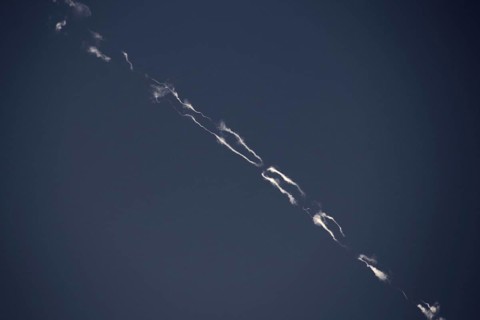 Contrails with interruptions