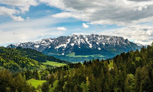 Snow-covered mountain range Zahmer Kaiser seen from the hiking trail to Spitzstein