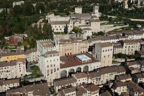 Historic town and town centre with Piazza Grande and the Palazzo dei Consoli