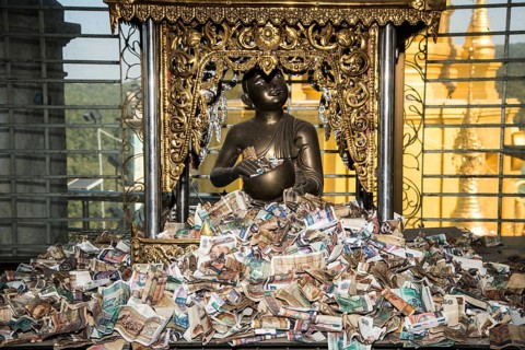 Sculpture and paper money
