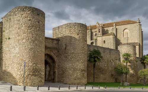 Gate and ramparts of Almocabar
