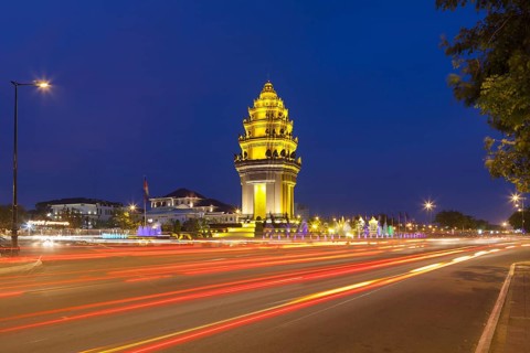 Independence Monument at night