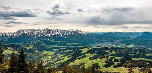 Snow-covered mountain range Zahmer Kaiser seen from the top of Spitzstein