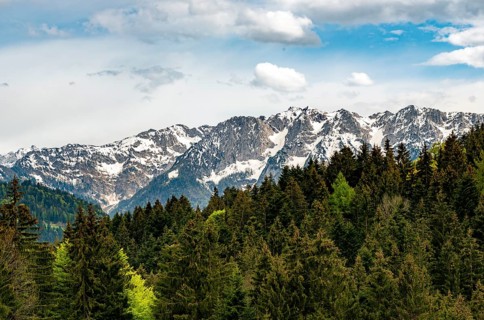 Snow-covered mountain range Zahmer Kaiser seen from the hiking trail to Spitzstein